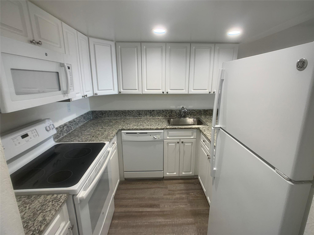 19455 Ne 10 Avenue - Photo 1