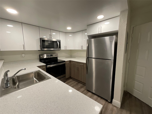 19455 Ne 10 Avenue - Photo 1