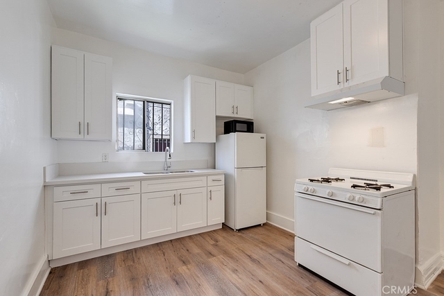 220 E Vernon - Photo 1
