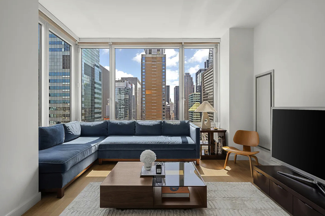  west 46th - Photo 1