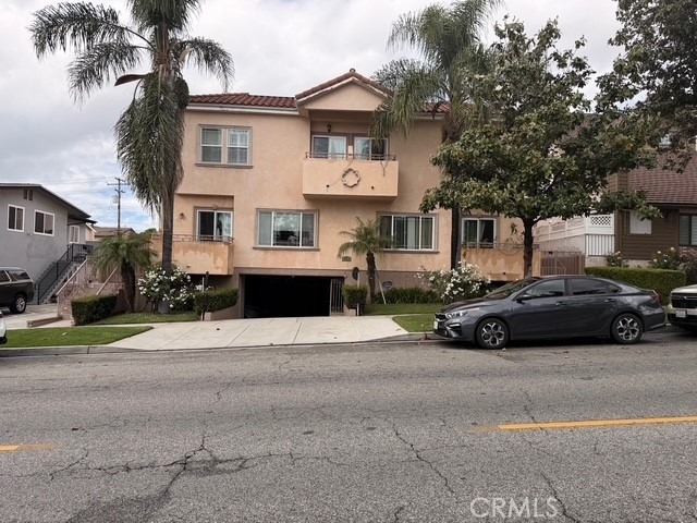 631 E Magnolia - Photo 1