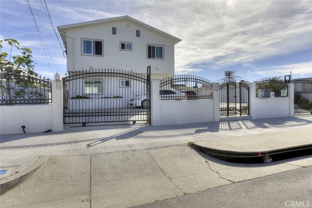 7408 Radford Ave - Photo 1