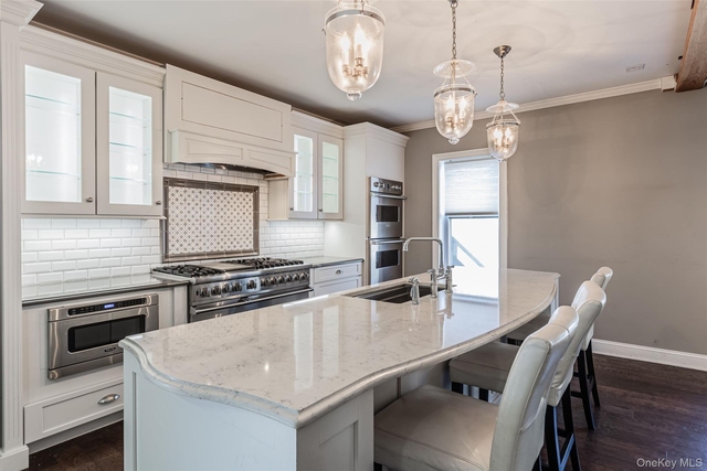 606 E Jericho Turnpike - Photo 1