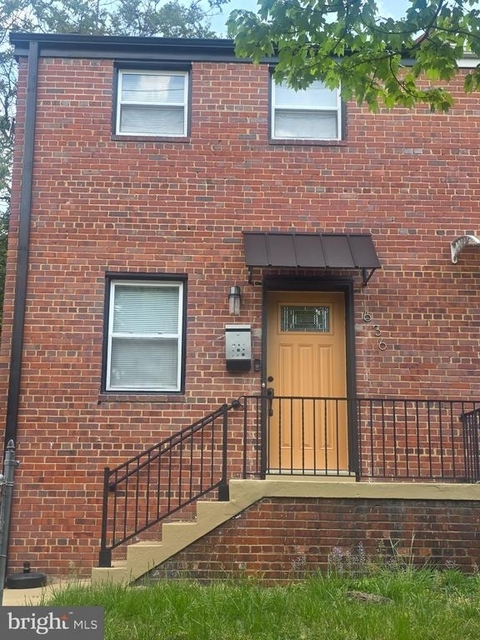 636 Burns Street Se - Photo 1