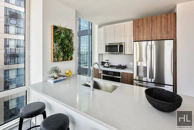 West 30th St - Photo 1