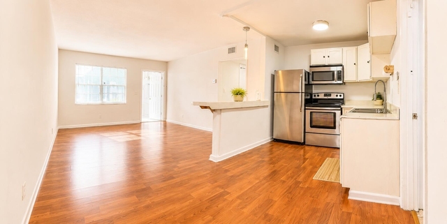 5112 Hollywood Boulevard - Photo 1
