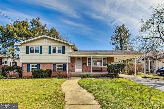1208 Pinewood Drive - Photo 1
