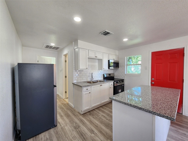 2706 Berry Street - Photo 1