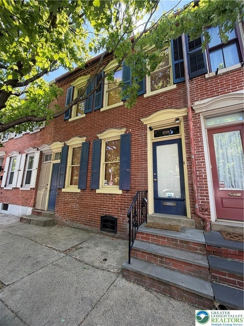 828 W Gordon Street - Photo 1