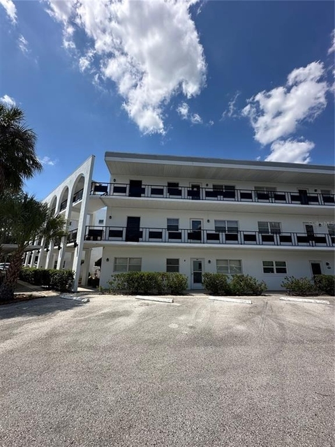 100 El Camino Drive - Photo 1