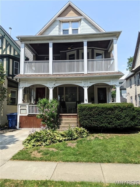 552 Potomac Avenue - Photo 1