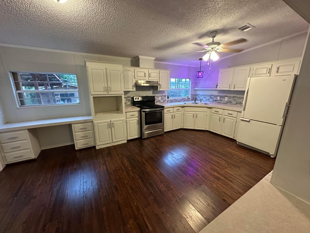 930 Deer Street - Photo 1
