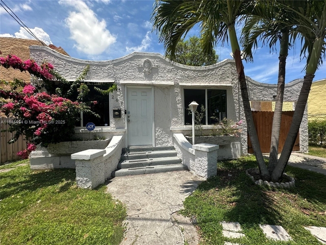 267 Nw 33rd Street - Photo 1