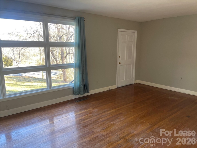634 23rd Avenue Ne - Photo 1