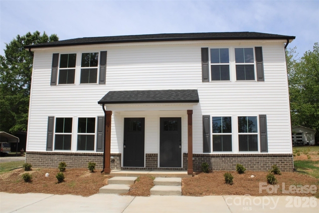 574 W Park Avenue - Photo 1
