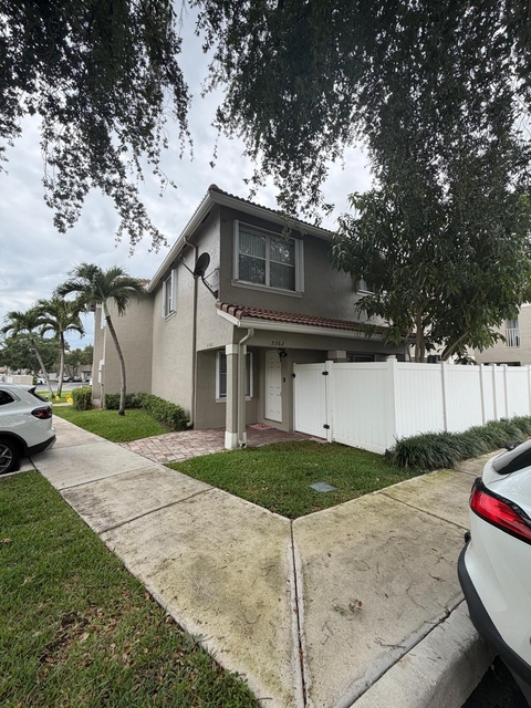 5362 Sw 125th Avenue - Photo 1
