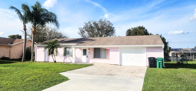 431 Se Dalva Avenue - Photo 1