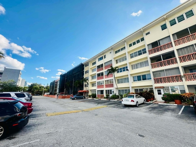 215 Se 3rd Avenue - Photo 1