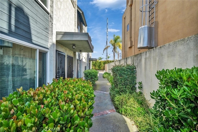 5372 Clairemont Mesa Blvd - Photo 1
