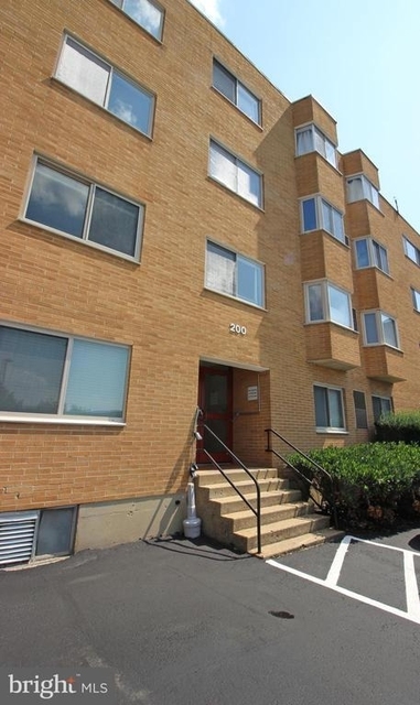 200 Locust Street Se - Photo 1