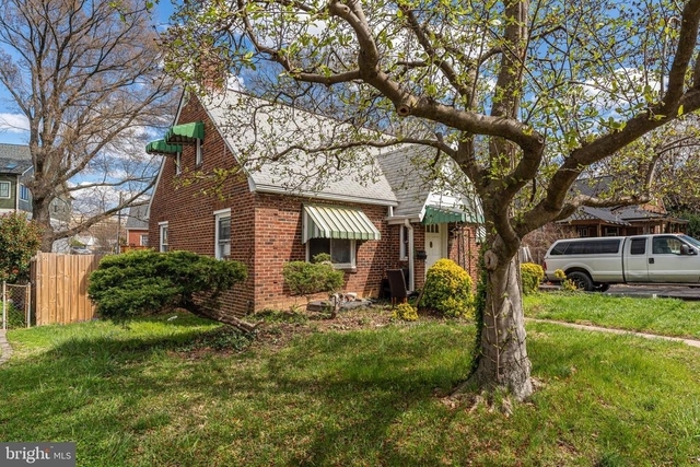 715 N George Mason Drive - Photo 1