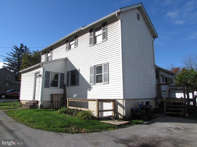 907 Middle Street - Photo 1