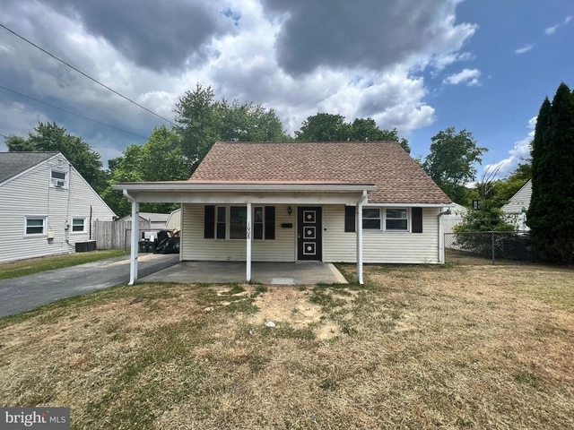 1008 Terrace Boulevard - Photo 1