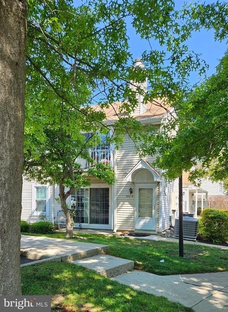 300 Mitten Lane - Photo 1