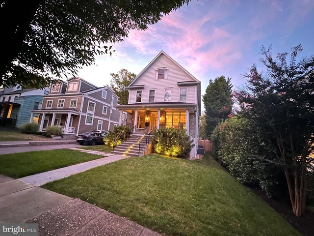 153 Quincy Street - Photo 1
