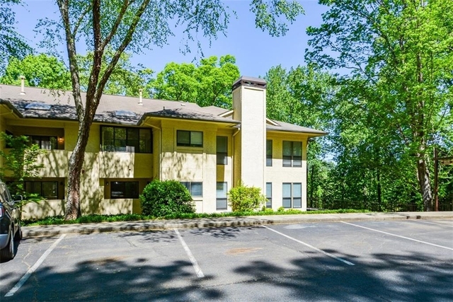 607 Lismore Se - Photo 1