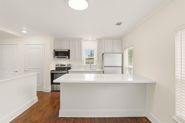 612 1/2 W Alabama Street - Photo 1