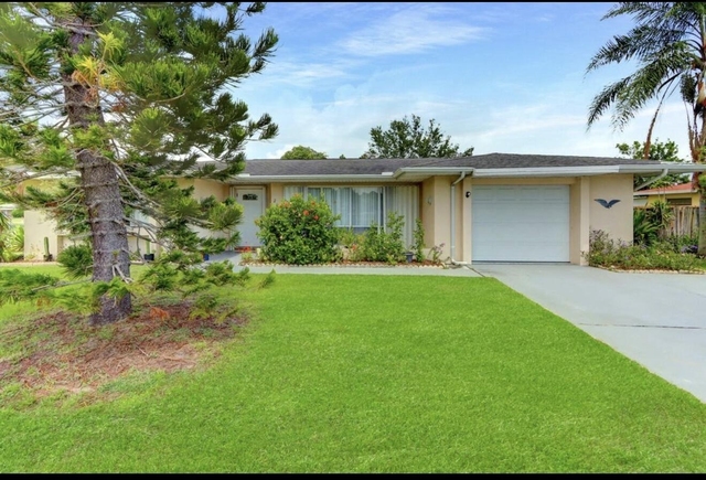 216 Ne Mainsail Street - Photo 1
