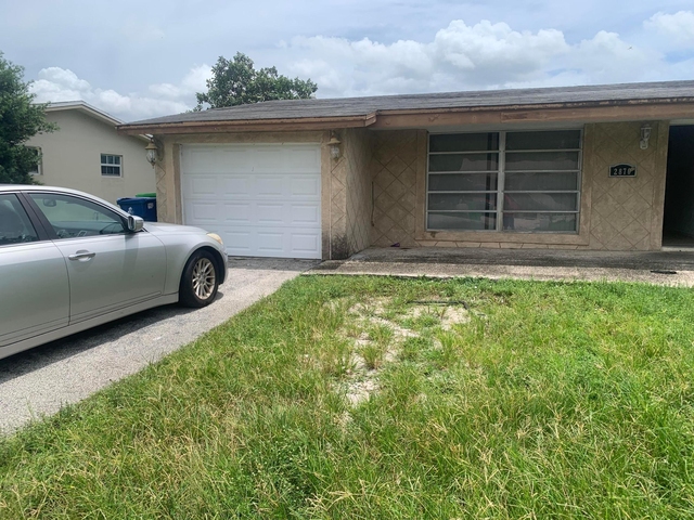 9640 Sw 1st Place - Photo 1