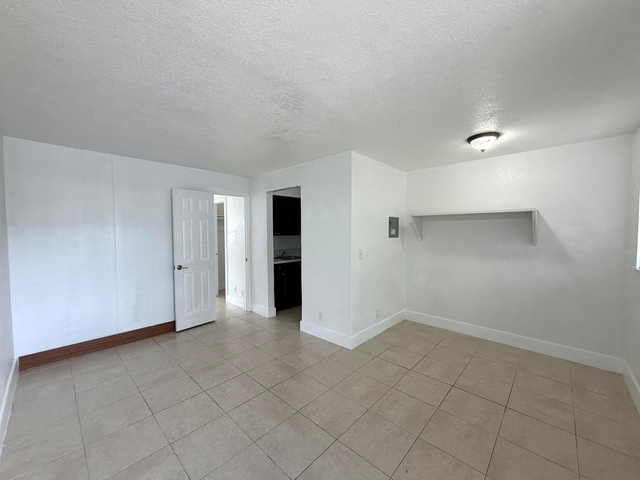 2119 Davie Boulevard - Photo 1