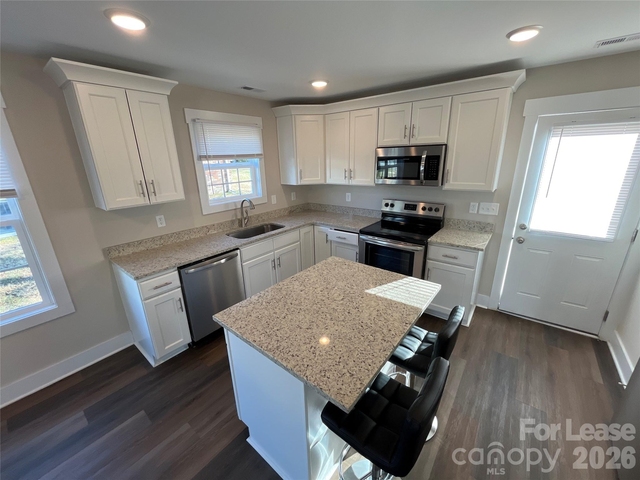 1402 Martin Luther King Jr Ave - Photo 1