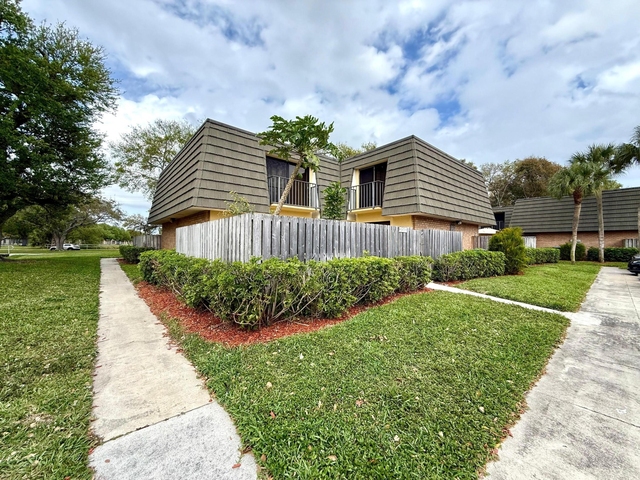 3217 32nd Way - Photo 1