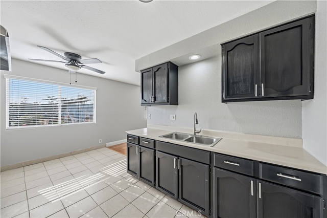 1308 E Oaks Street - Photo 1