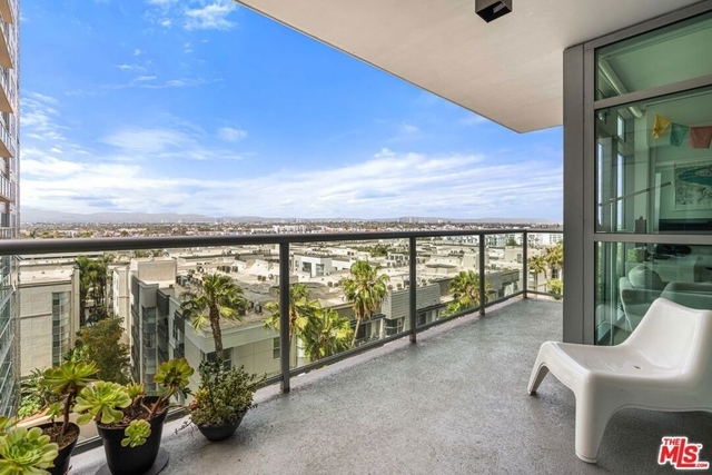 13650 Marina Pointe Drive - Photo 1