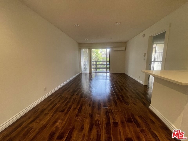 525 S Ardmore Avenue - Photo 1
