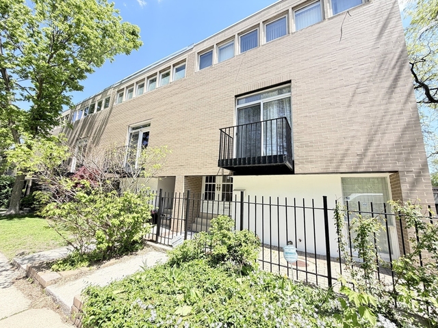 5557 S Harper Avenue - Photo 1