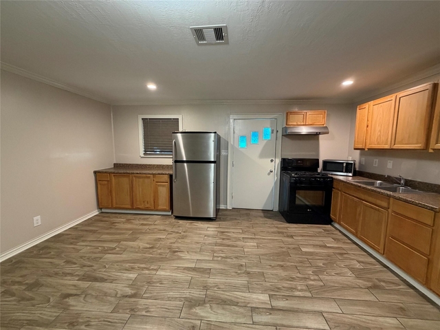 1516 Terry Street - Photo 1