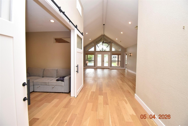 421 Creekside Drive - Photo 1