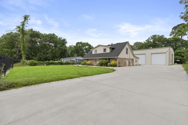 1903 Pinewoods Way - Photo 1