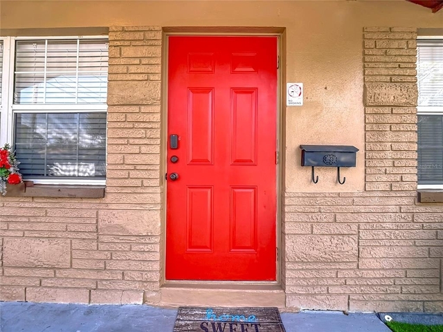 220 Se Jefferson Circle N - Photo 1
