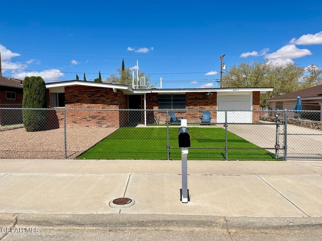 4917 Royal Drive - Photo 1