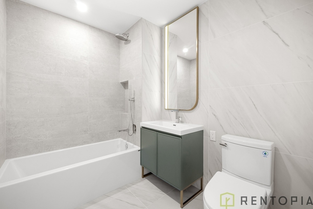 960 Franklin Ave - Photo 1