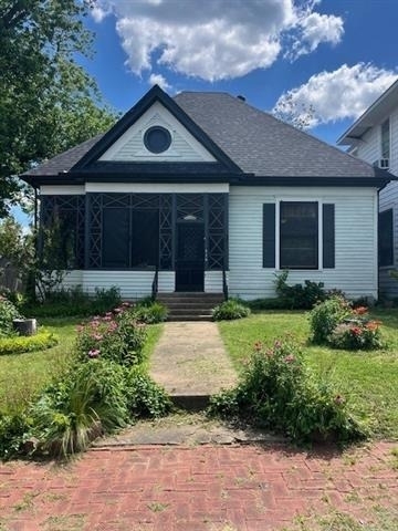 626 W Chestnut Street - Photo 1