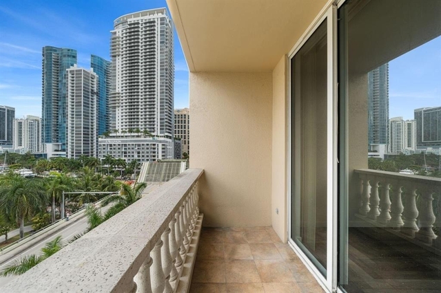 511 Se 5 Avenue - Photo 1