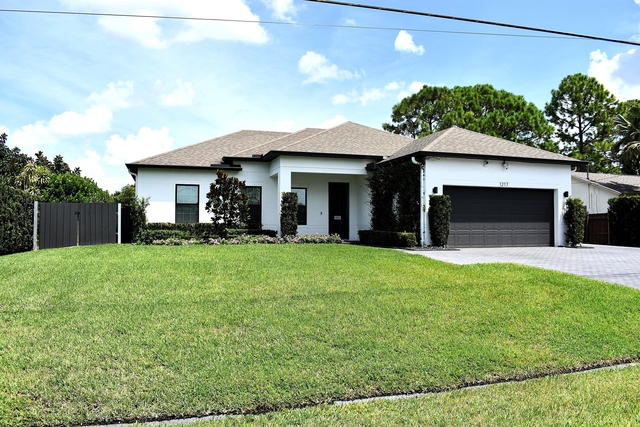 1217 Sw Marmore Avenue - Photo 1