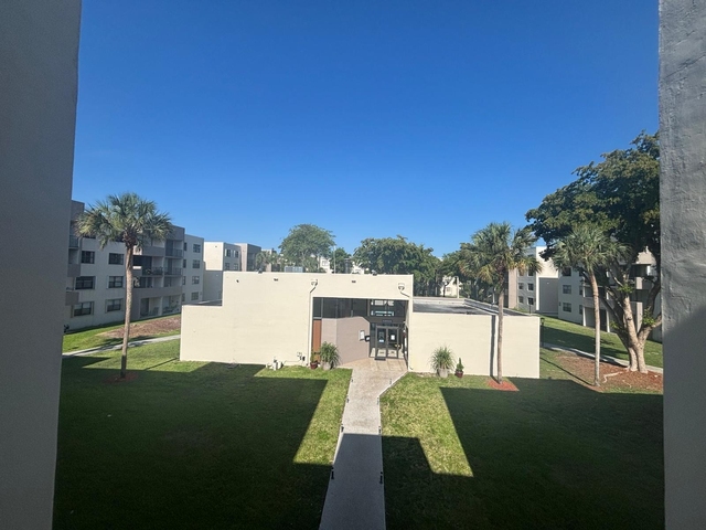 8000 Sw 149th Avenue - Photo 1